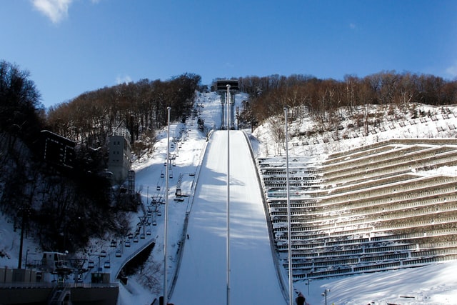 Kiedy pierwszy konkurs skoków narciarskich w sezonie 2021? Kibice nie mogą się doczekać!