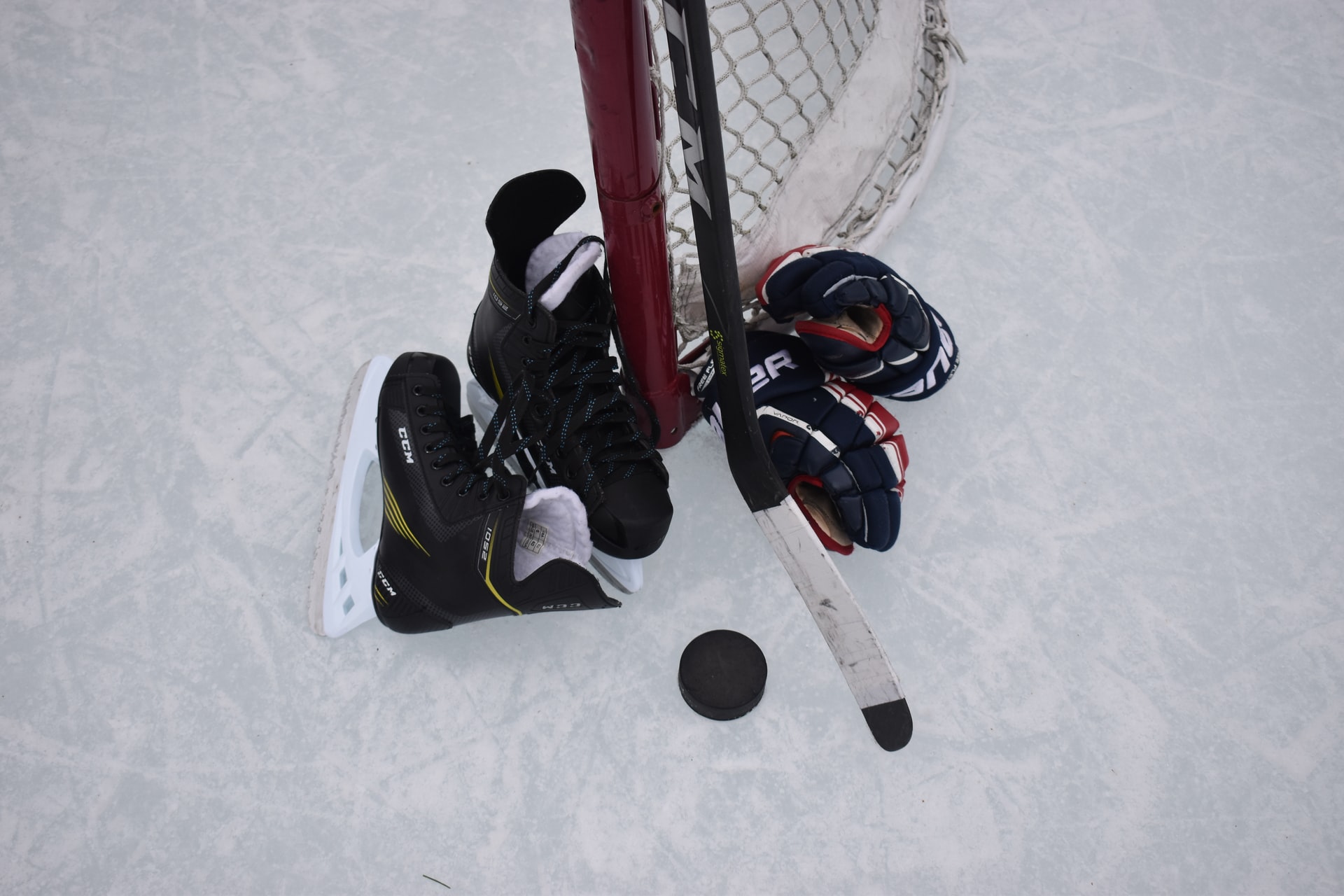 Hokej jest na szarym końcu sportów zimowych. Dlaczego tak się dzieje?