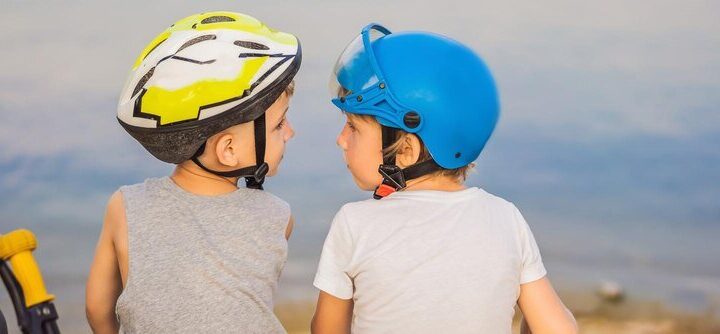 Kaski rowerowe dla dzieci: Jak wybrać odpowiedni model dla malucha?