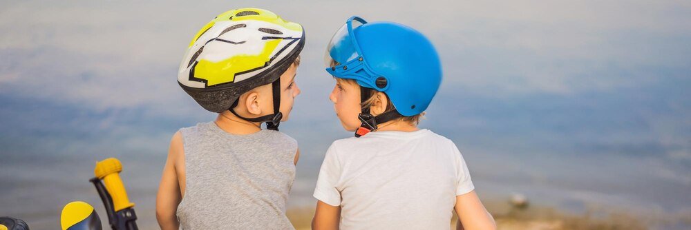 Kaski rowerowe dla dzieci: Jak wybrać odpowiedni model dla malucha?