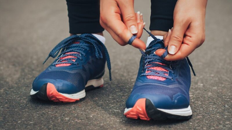 Buty startowe do biegania: Jak wybrać najlepsze modele na różne dystanse?