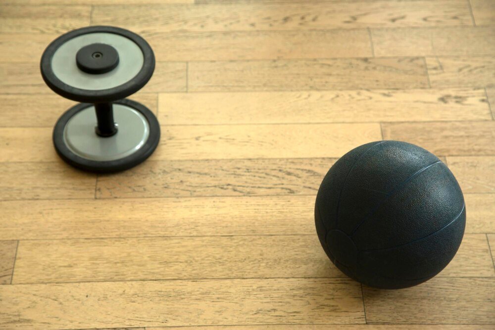 Trening z piłkami lekarskimi: Jak wybrać odpowiednią wagę?